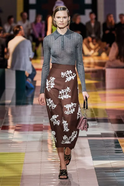 Look 32
